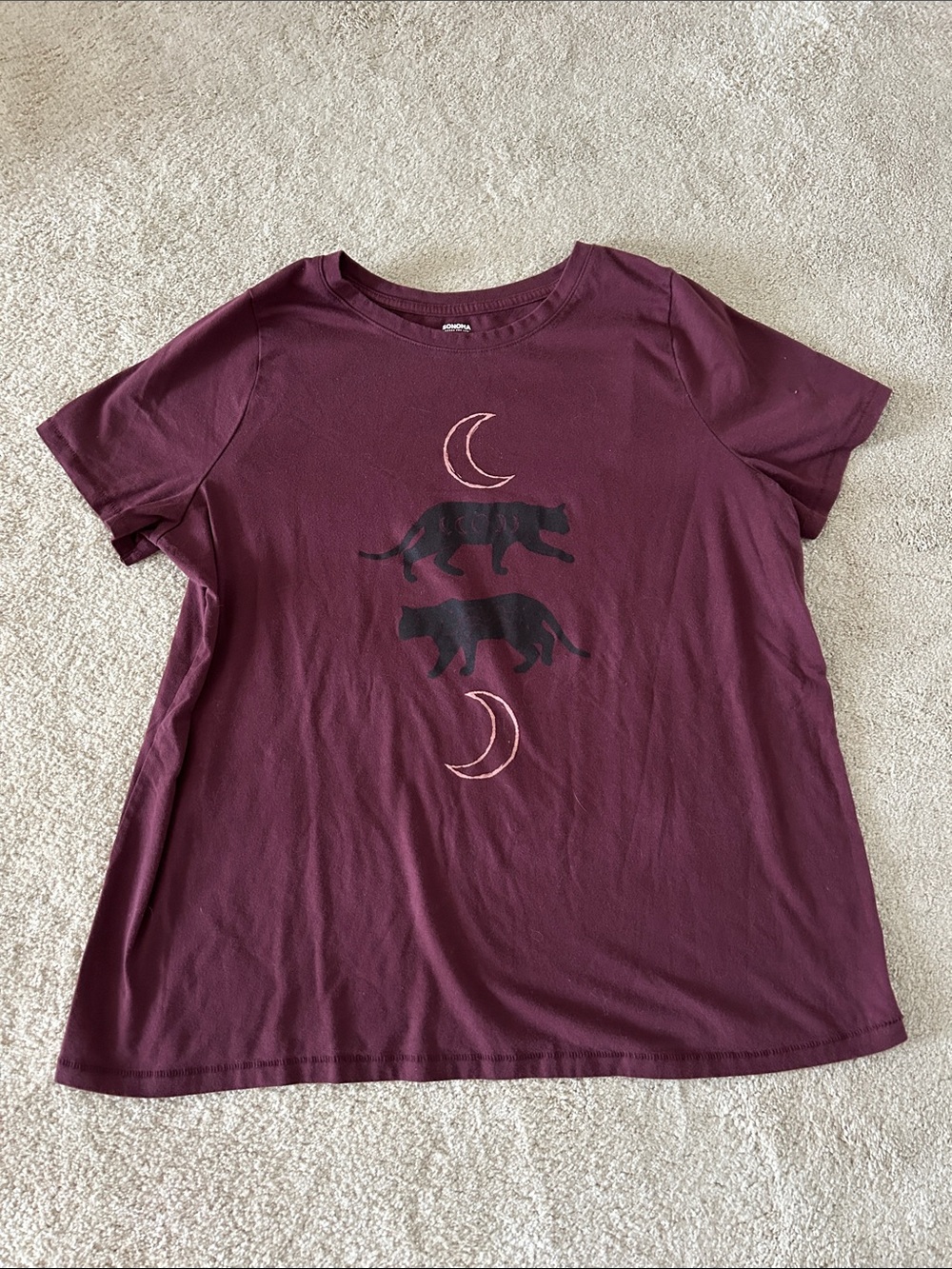 Sonoma Women's Short Sleeve Tee in Burgundy with Black Panther Motif